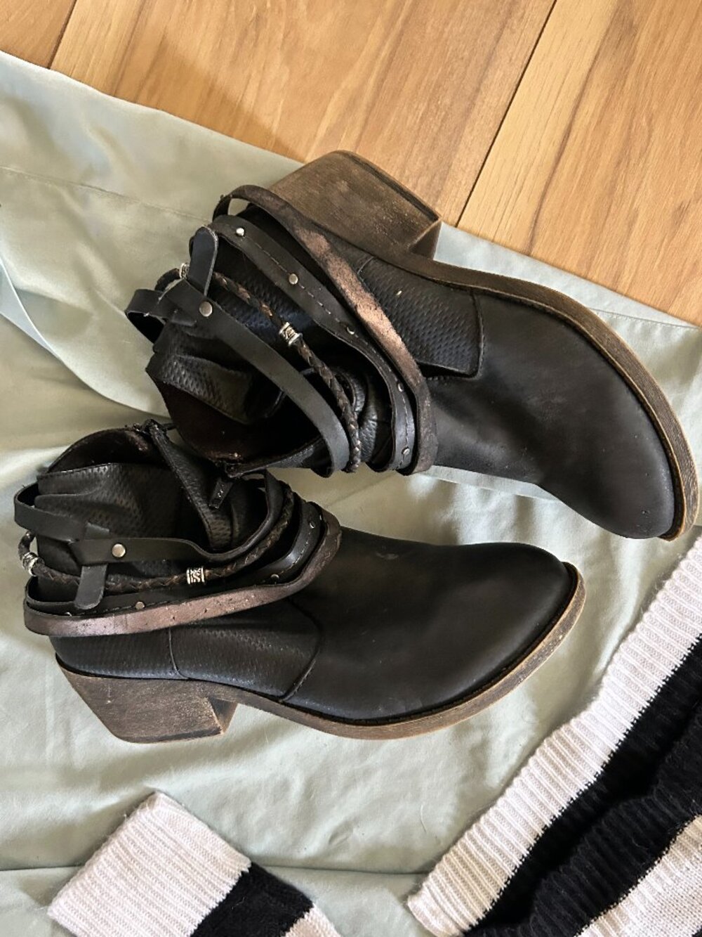 size 6.5  black faux  leather ankle boots heels six half 61/2 womens  boho